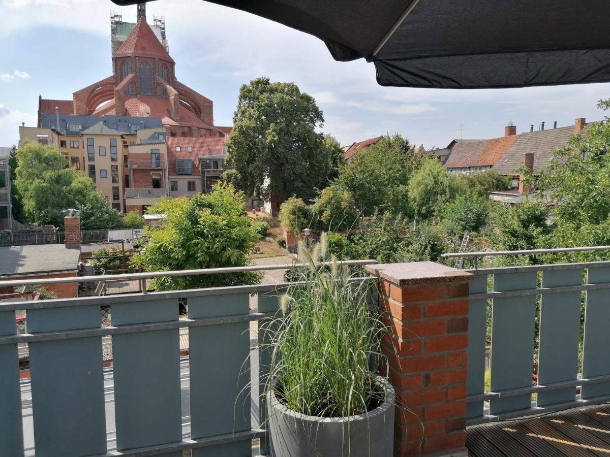 Townhouse Altstadt Wismar Upper Apartment Mit Zwei Terrassen Exteriör bild